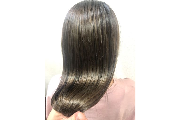 艶 アッシュ グレー